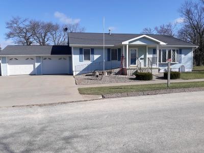 Delhi IA Single Family Home For Sale: $249,000